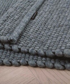 Wollteppich Lett - Stahlblau - close up vouw, thumbnail