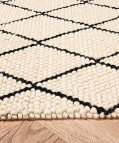 Wollteppich Rautenmuster Vinduer - Creme/Schwarz - close up zijkant, thumbnail Wollteppich Rautenmuster Vinduer - Creme/Schwarz - close up zijkant, thumbnail