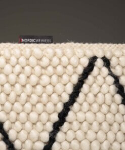 Wollteppich Rautenmuster Vinduer - Creme/Schwarz - close up zijkant, thumbnail Wollteppich Rautenmuster Vinduer - Creme/Schwarz - close up zijkant, thumbnail