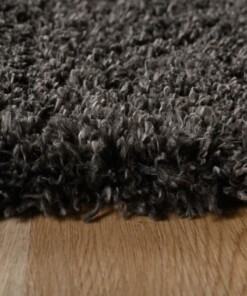 Teppich Oval Hochflor - Cozy Shaggy Dunkelgrau - close up zijkant, thumbnail