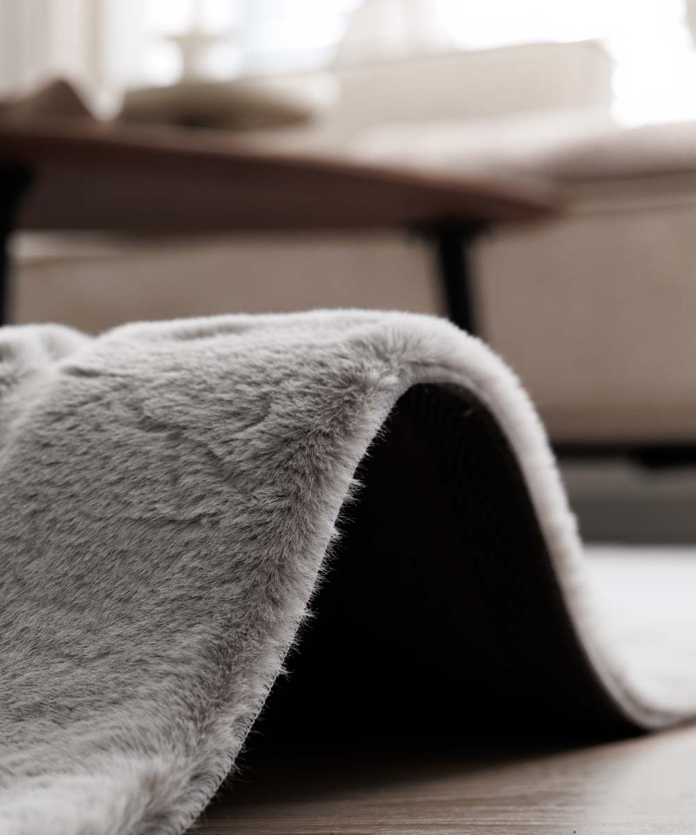 Runder Flauschiger Teppich - Carvy Hellgrau - close up Runder Flauschiger Teppich - Carvy Hellgrau - close up