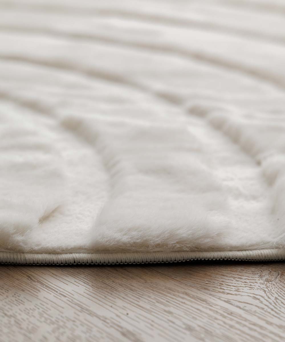 Runder Flauschiger Teppich - Carvy Creme - close up Runder Flauschiger Teppich - Carvy Creme - close up