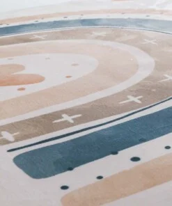 Waschbarer Kinderteppich - Fluffito Herzen Bunt - close up