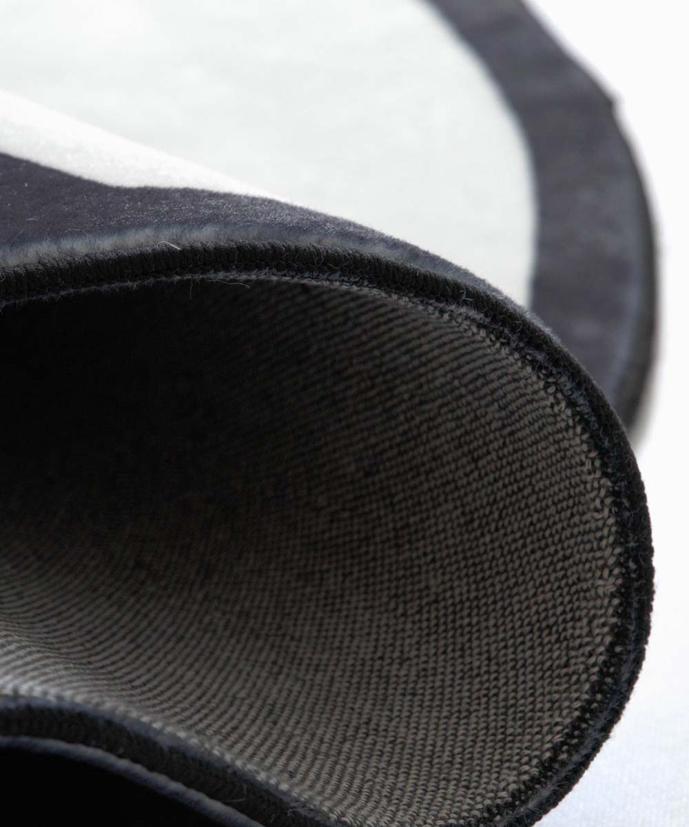 Waschbarer Kinderteppich - Fluffito Fußball Weiß/Schwarz - close up Waschbarer Kinderteppich - Fluffito Fußball Weiß/Schwarz - close up