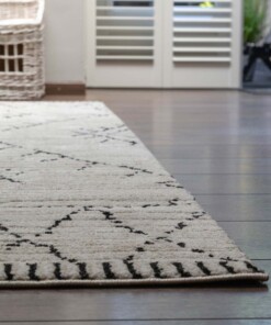 Berber Teppich Beni Ouarain Sufian - Creme/Schwarz - close up, thumbnail Berber Teppich Beni Ouarain Sufian - Creme/Schwarz - close up, thumbnail