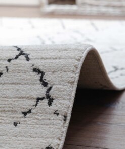 Berber Teppich Beni Ouarain Sufian - Creme/Schwarz - close up, thumbnail Berber Teppich Beni Ouarain Sufian - Creme/Schwarz - close up, thumbnail