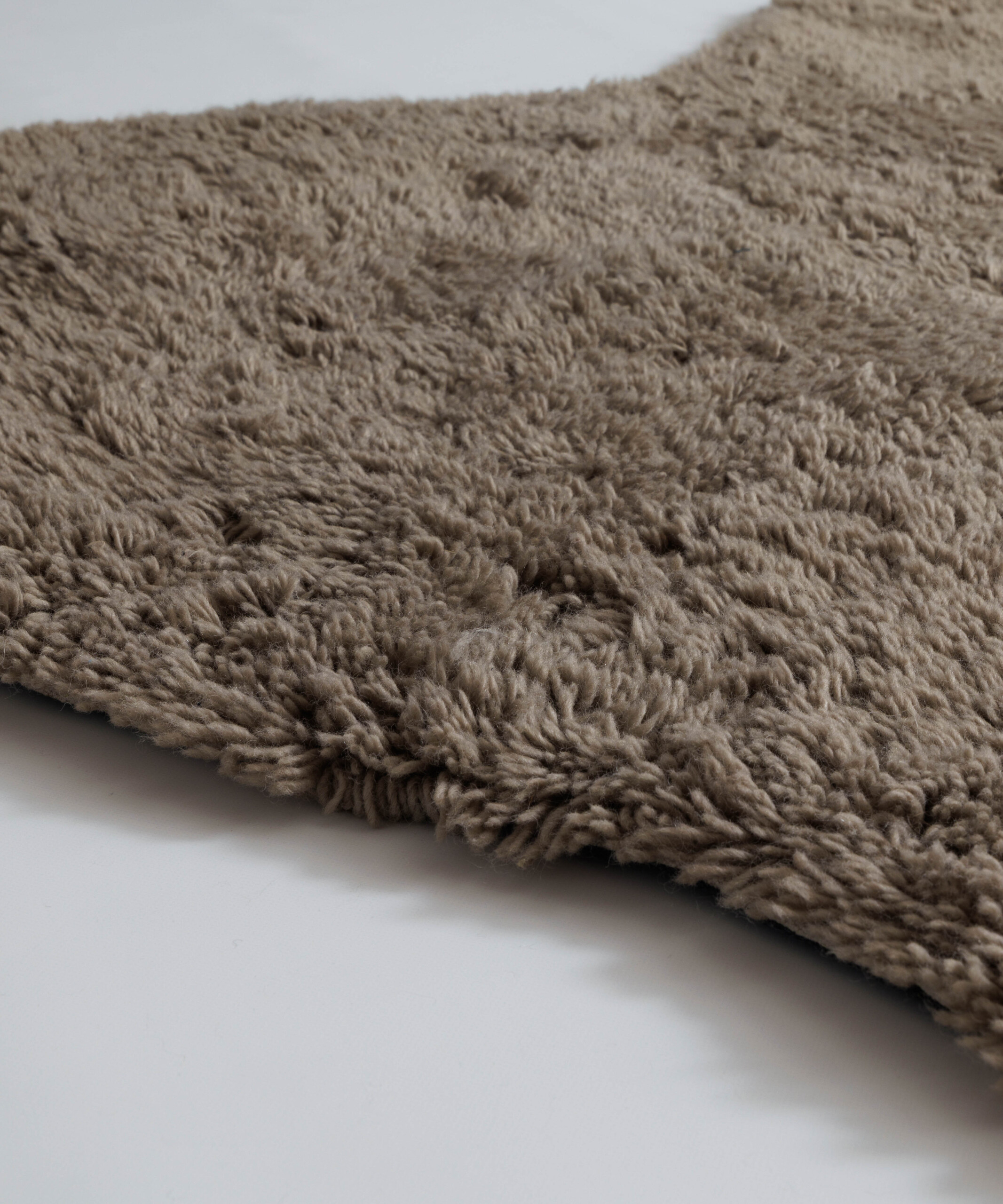 Organischer Teppich - Tjørne Swell Taupe - close up Organischer Teppich - Tjørne Swell Taupe - close up