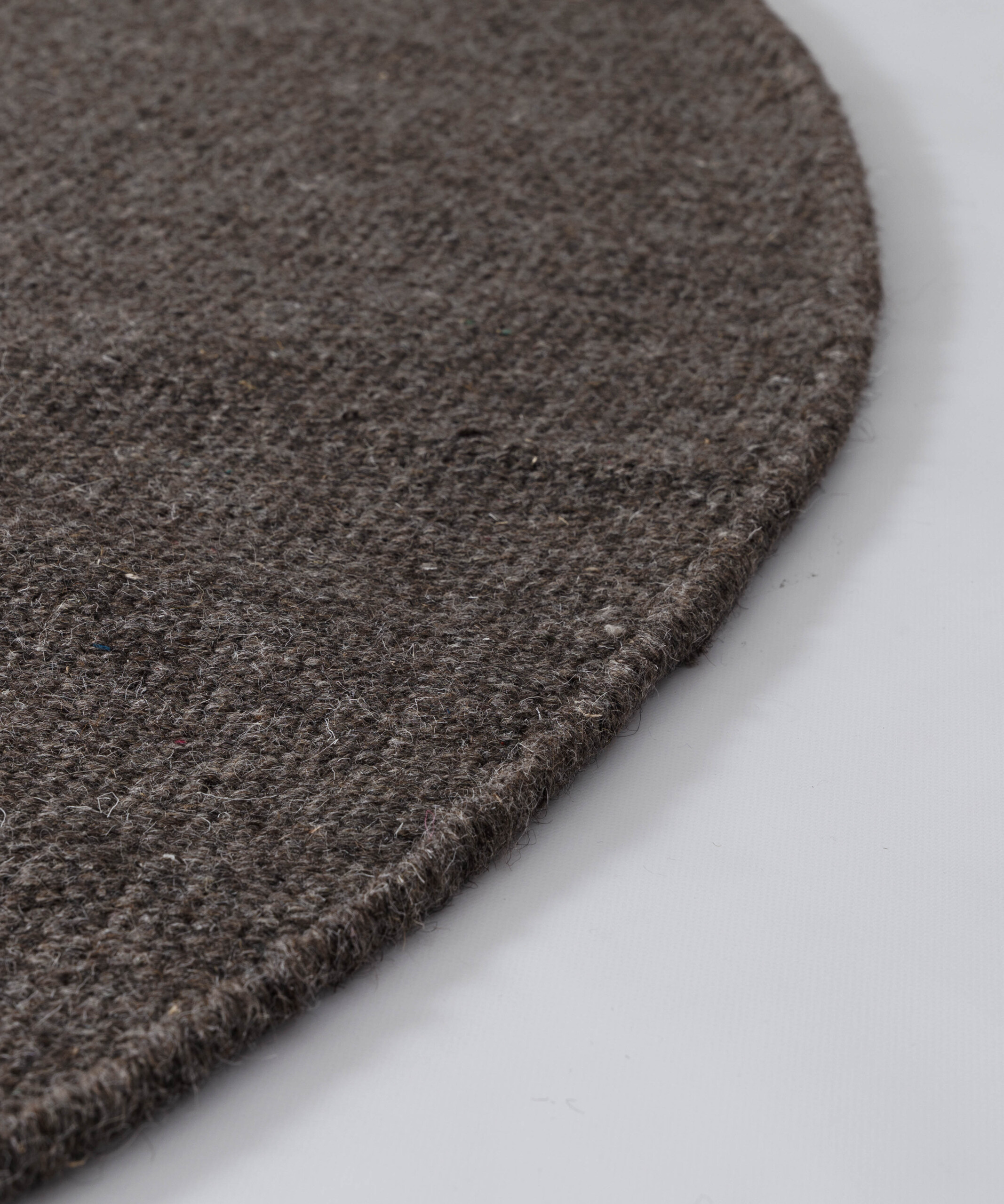 Runder Wollteppich - Grund Taupe - close up Runder Wollteppich - Grund Taupe - close up