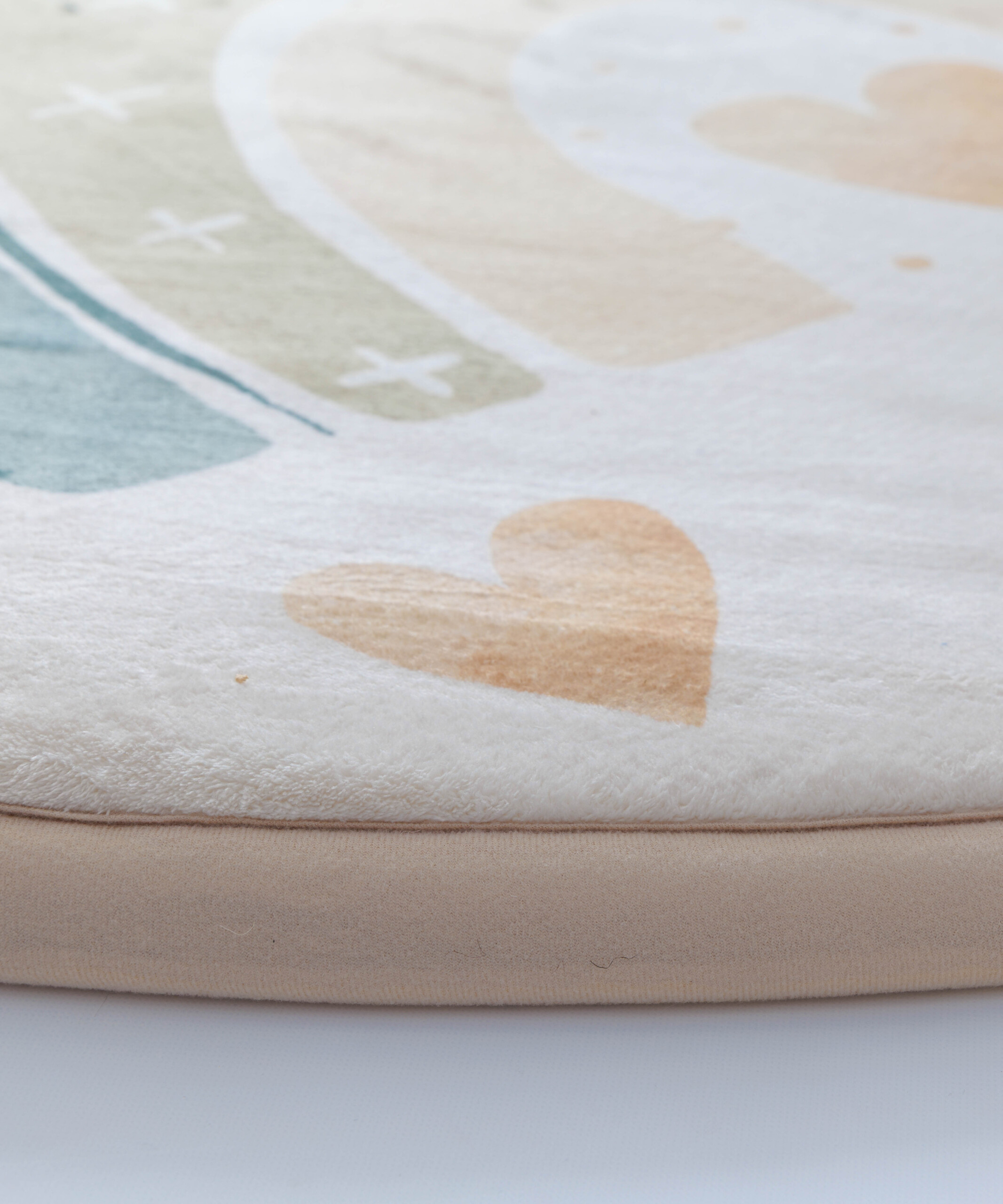Spielteppich Rund - Pluffy Heart Creme/Multi - close up Spielteppich Rund - Pluffy Heart Creme/Multi - close up