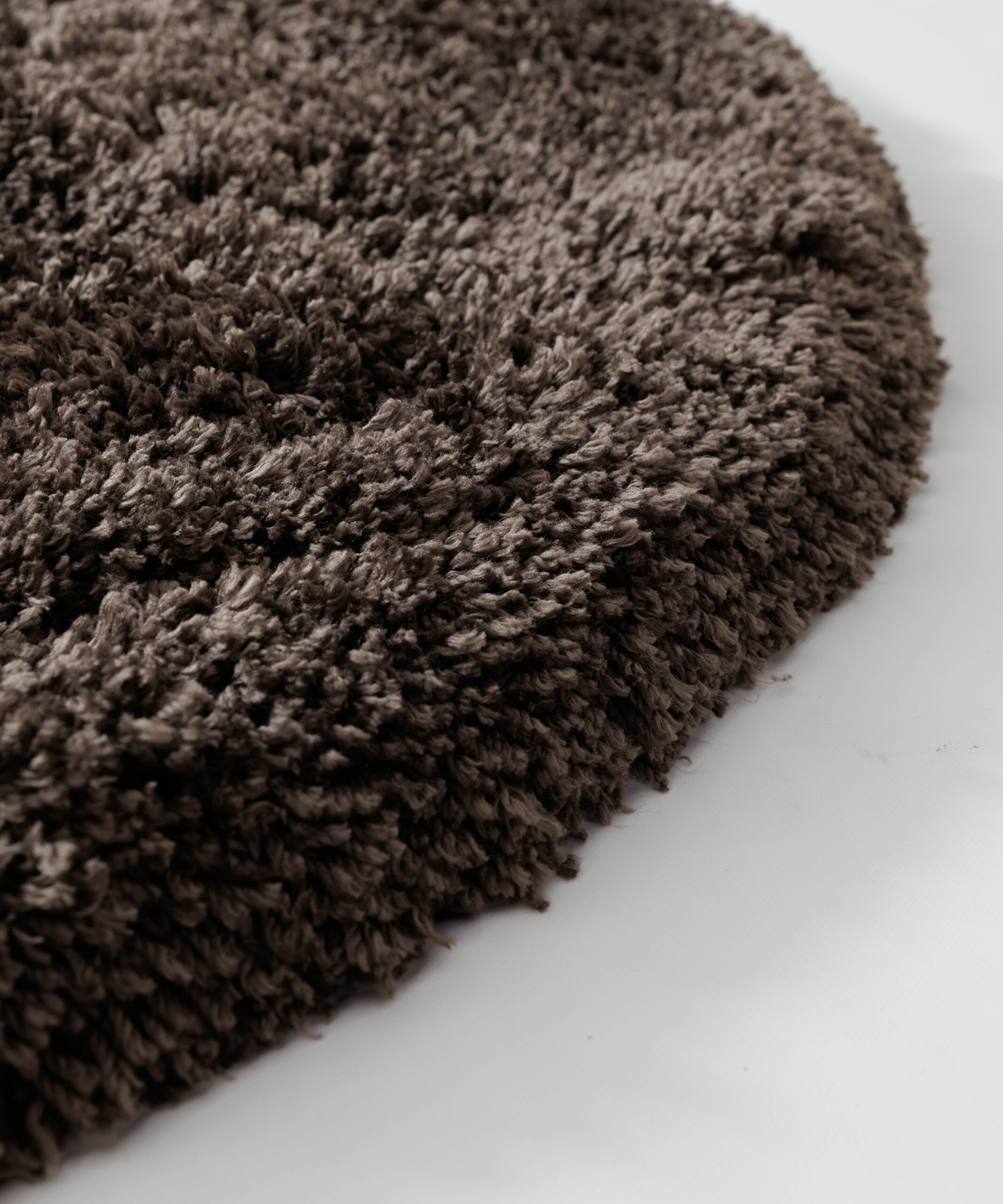 Organischer Shaggy Teppich - Sveve Pebble Braun - close up Organischer Shaggy Teppich - Sveve Pebble Braun - close up