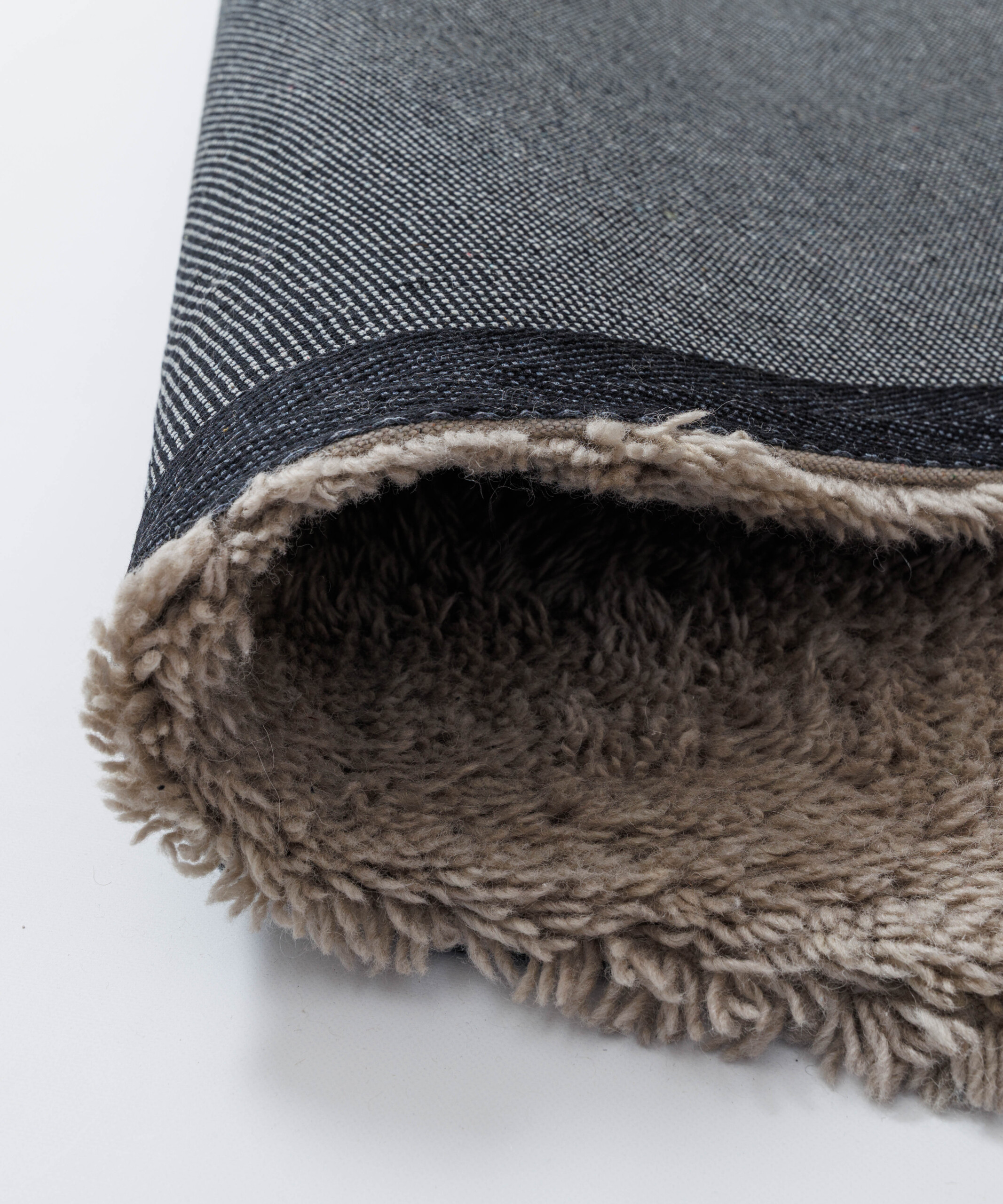 Designteppich - Tjørne Elv Taupe - close up Designteppich - Tjørne Elv Taupe - close up